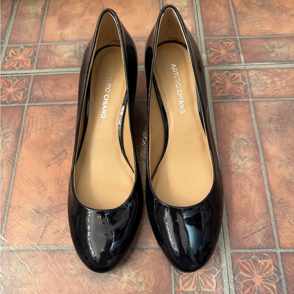 Arturo Chiang Glossy Black Heels